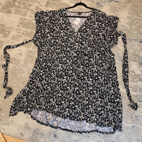 NWT Torrid Hearts Print Mini Studio Knit Surplice Dress Black White 6X Pockets - Picture 6 of 16